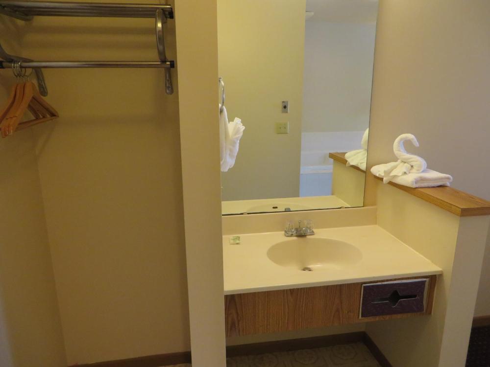 King Room with Spa Bath interior